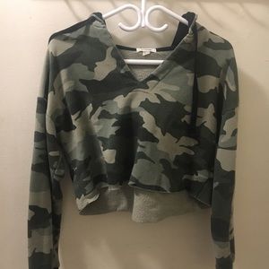 Cropped camo hoodie.